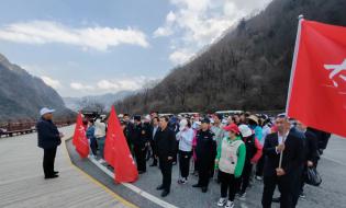 太白山旅游區(qū)開展環(huán)?;顒?dòng) 強(qiáng)化大秦嶺保護(hù)意識(shí)