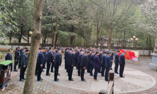 太白山旅游區(qū)開展清明節(jié)悼念楊文洲同志主題黨日活動